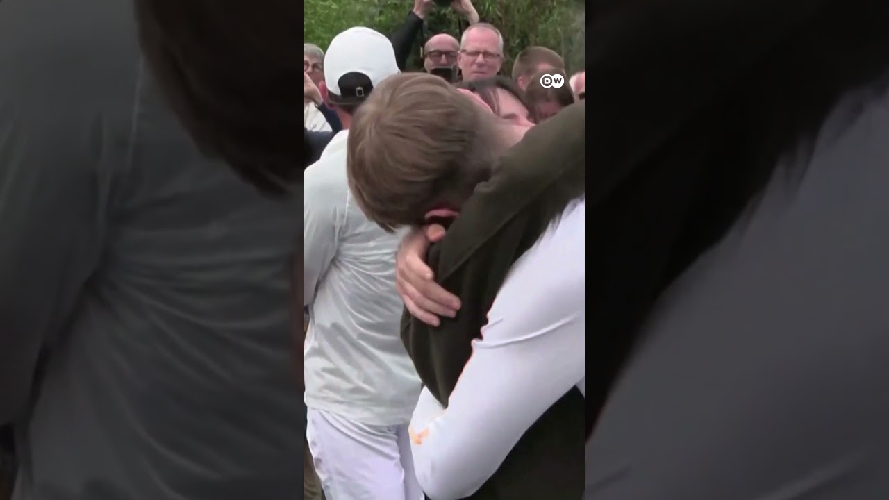 Olympic torchbearer proposes to his girlfriend | DW News