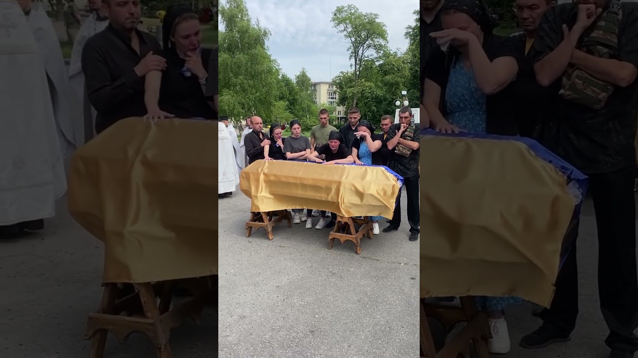 Рідні біля домовини захисника України у Полтаві #ukraine #war #україна #війна #зсу