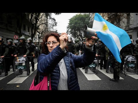 Privatizaciones y jubilaciones, los puntos que Milei abandonó para que su Ley Bases fuera aprobada