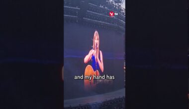Taylor Swift stops concert to massage 'claw' hand #music #shorts
