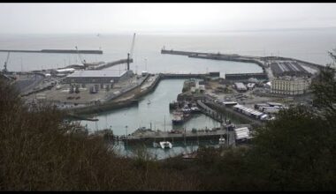 No Comment : 85 migrants secourus dans la Manche et ramenés au Royaume-Uni | euronews 🇫🇷