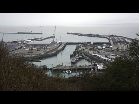 No Comment : 85 migrants secourus dans la Manche et ramenés au Royaume-Uni | euronews 🇫🇷