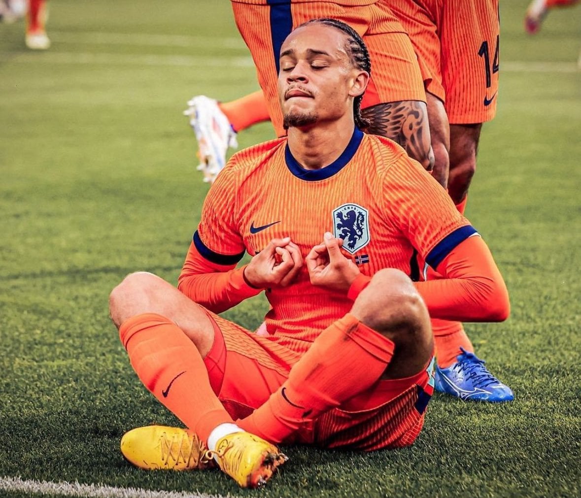 [Fabrizio Romano] EXCL: Xavi Simons has formally informed Paris Saint-Germain about his plan to leave the club this summer. Key detail: it will be a loan move until June 2025, as mentioned since April. Bayern and RB Leipzig, both pushing to sign Xavi Simons. Decision after the Euros.