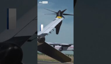 Flying car takes first public flight