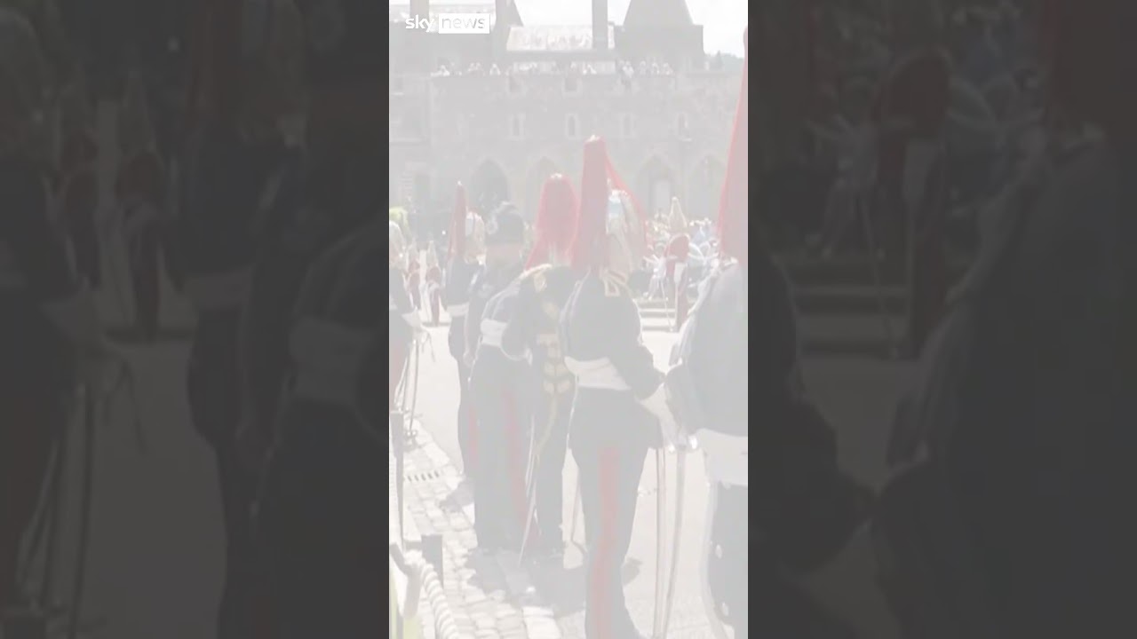Guard falls backwards at Windsor Castle