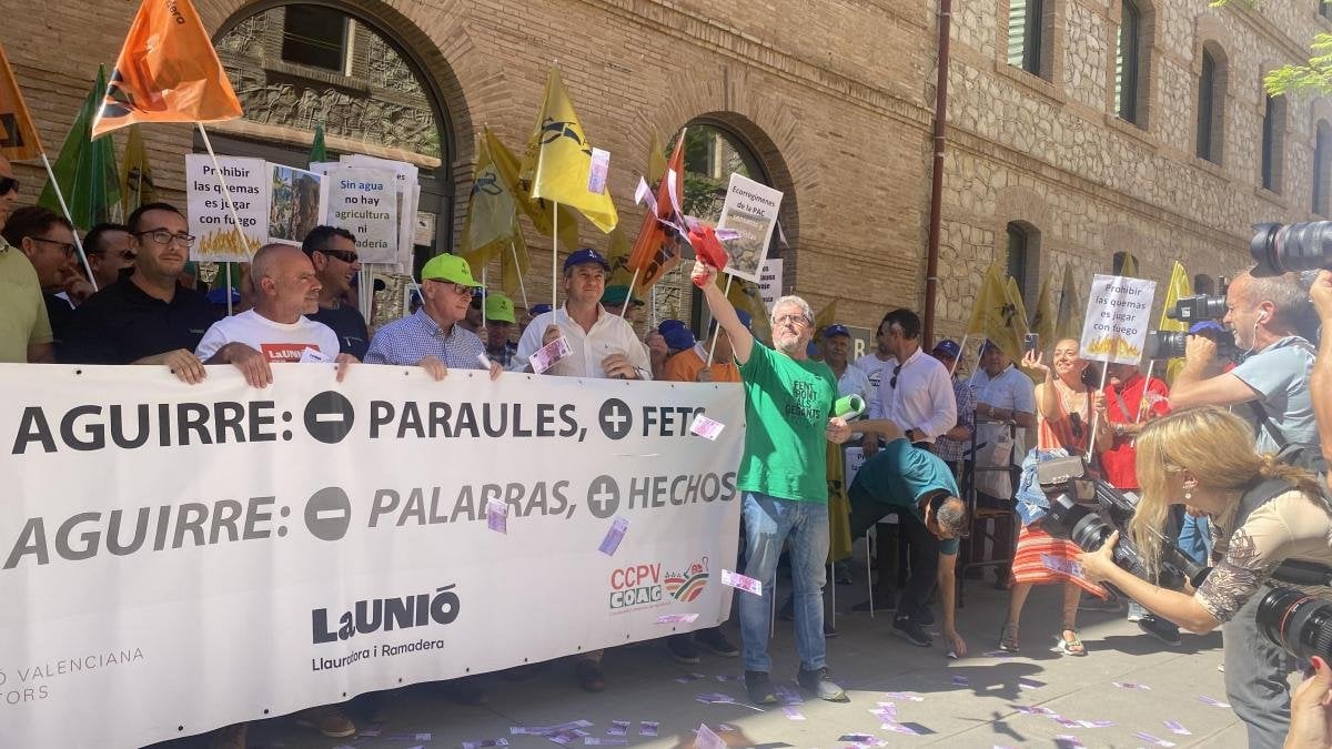 Los agricultores estallan contra Vox: "Los que venían a salvarnos poco están haciendo"