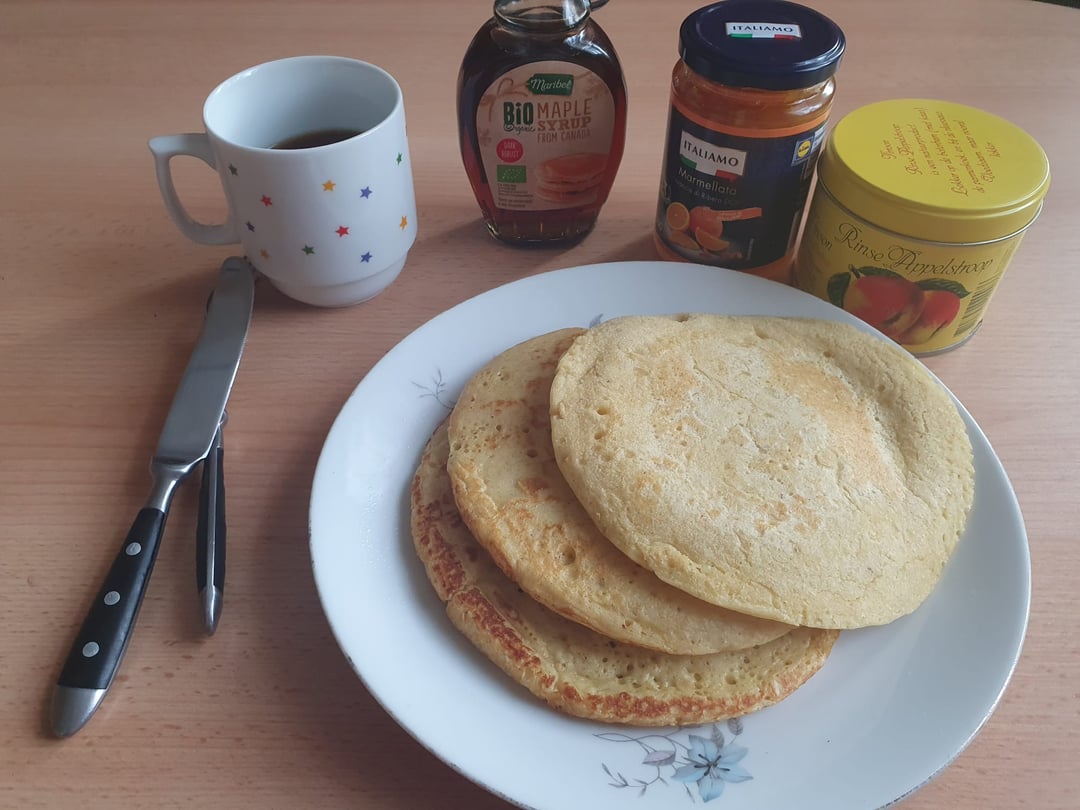 Yeast pancakes and some aeropress coffee - A humble breakfast