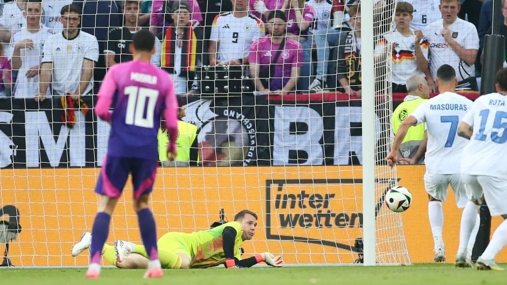 [DFB | EM-Generalprobe] Schmeichelhafter Sieg gegen quirlige Griechen - Neuer patzt erneut