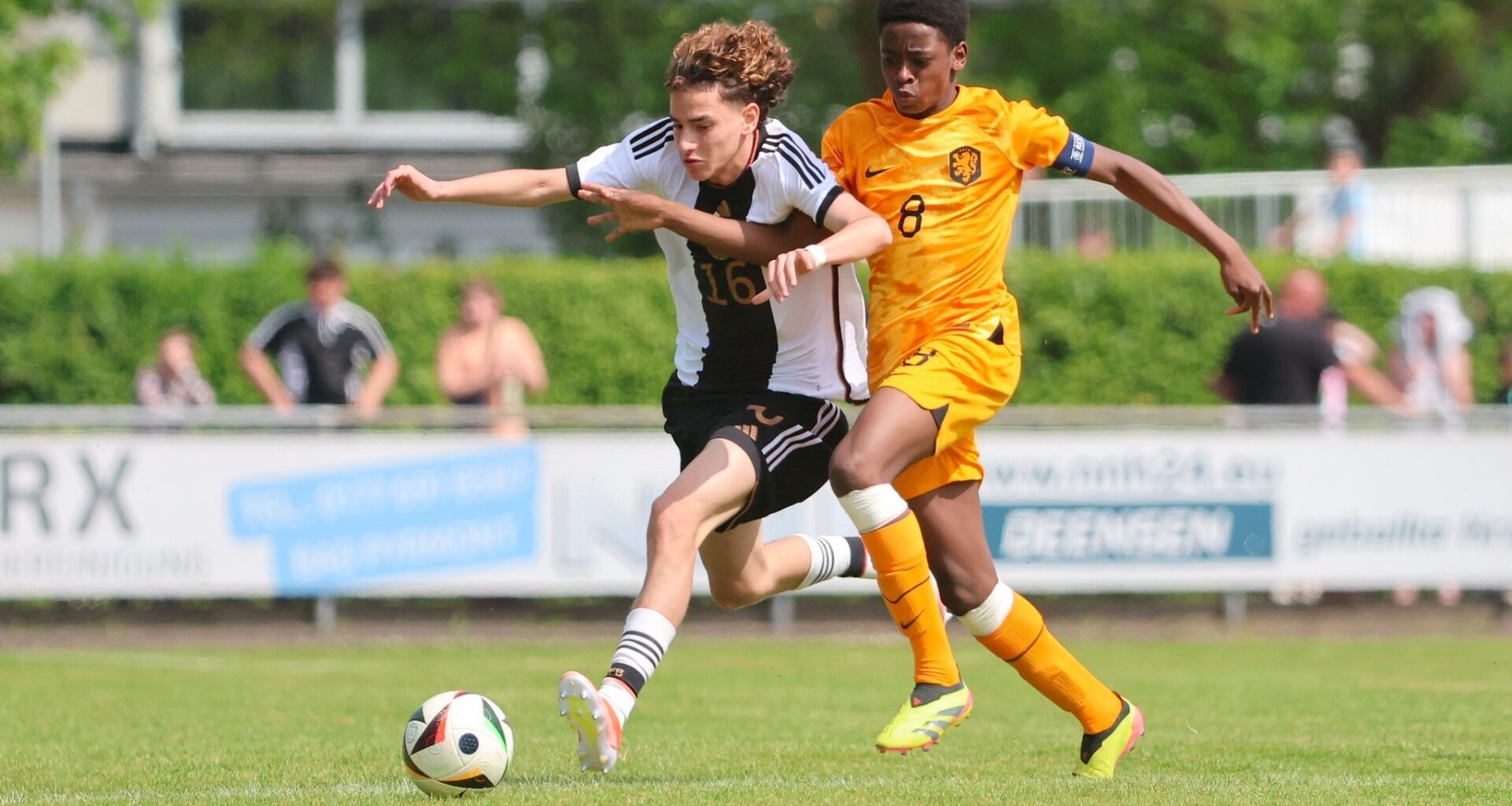 [CampusVid2]Bayern München has signed German U15 international Adam El Chaar from Fortuna Düsseldorf, who is considered the number one right back in Germany's 2009 age group.