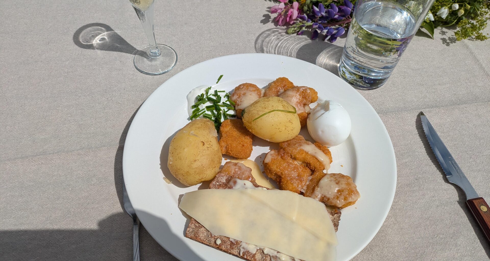 Glad Midsommar alla.