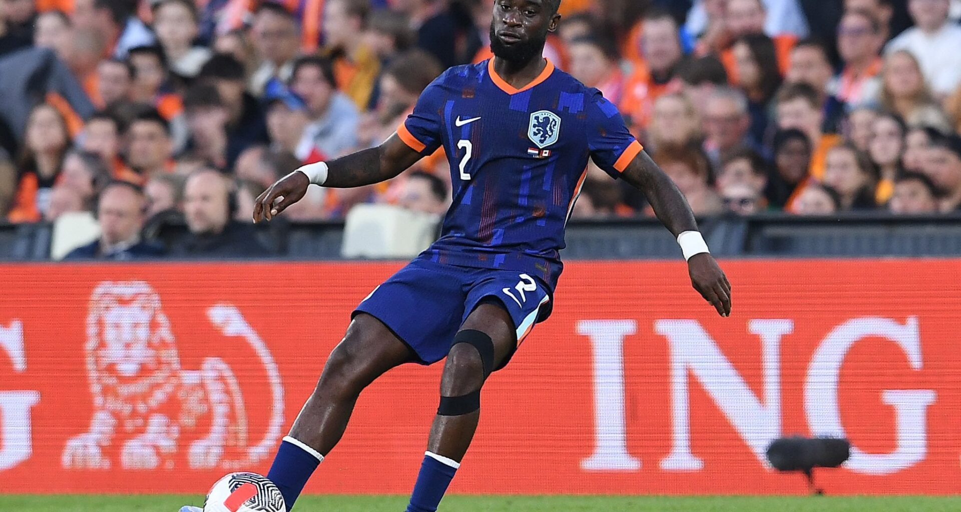 [Plettenberg] Lutsharel Geertruida is currently more likely to join PSG, over Premier League and Bundesliga clubs. Paris has had concrete talks with Geertruida’s camp, his price-tag is around €25M.