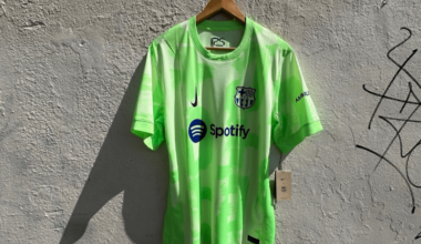 [Footy Headlines & @memorabilia1899] New photos of Barça's green (third kit) shirt for the 2024/25 season.