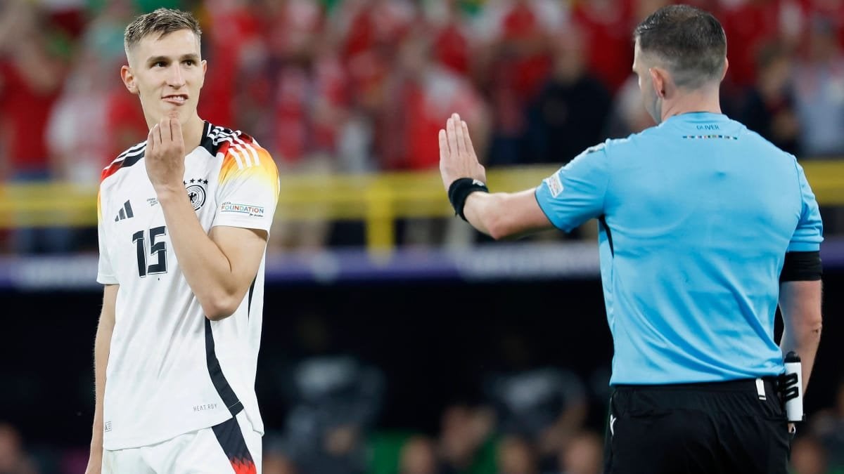 DFB-Regelexperte Lutz Wagner über die umstrittenen Szenen im deutschen Achtelfinale: "Hat der Schiri das Spiel entschieden? Definitiv nicht!"