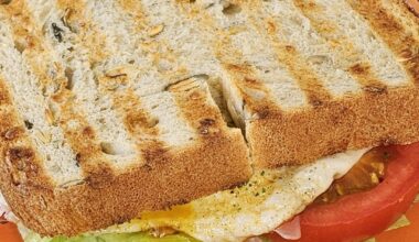 BELT Sandwich (Bacon, Egg, Lettuce, Tomato)