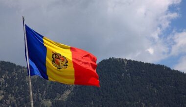 Un marroquí perd la residència per passar tres anys al seu país cuidant els pares