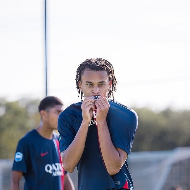 Ethan Mbappe leaves PSG