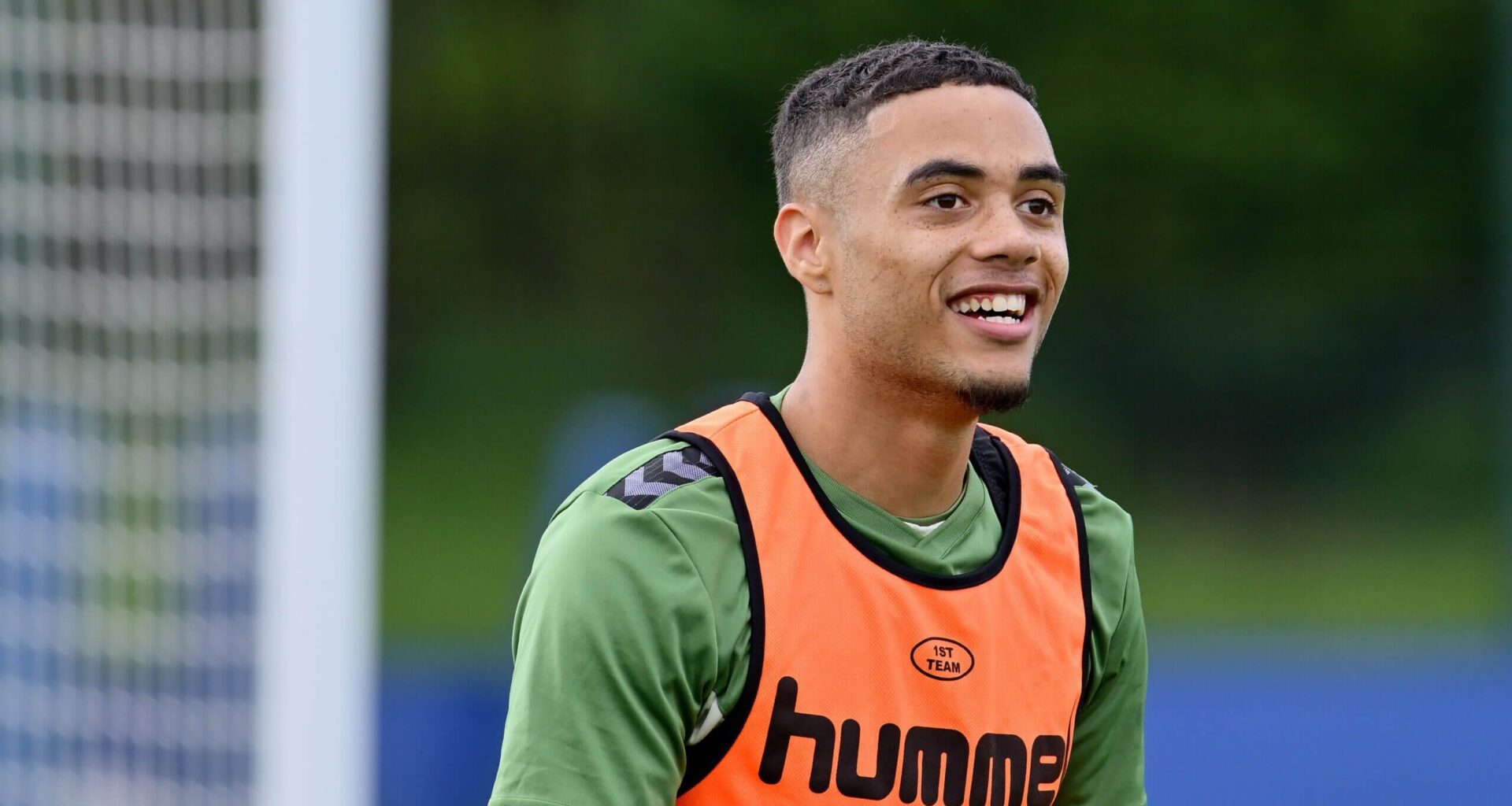 Everton’s Lewis Dobbin in talks over Aston Villa transfer