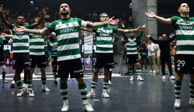 [@B24PT] Sporting é o primeiro tetracampeão da história do futsal português 🏆🏆🏆🏆