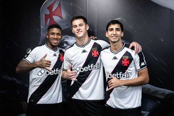 Em primeiro jogo sem Alvaro Pacheco, Vasco goleia São Paulo