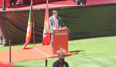 Sócios do Benfica pedem demissão de Rui Costa durante a AG