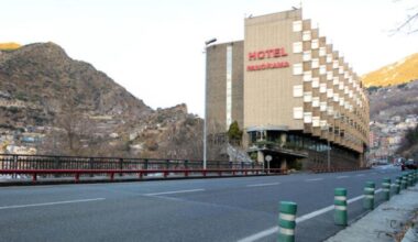 L'atropellen en travessar la carretera de l'Obac després d'aparcar indegudament davant l'hotel Panorama