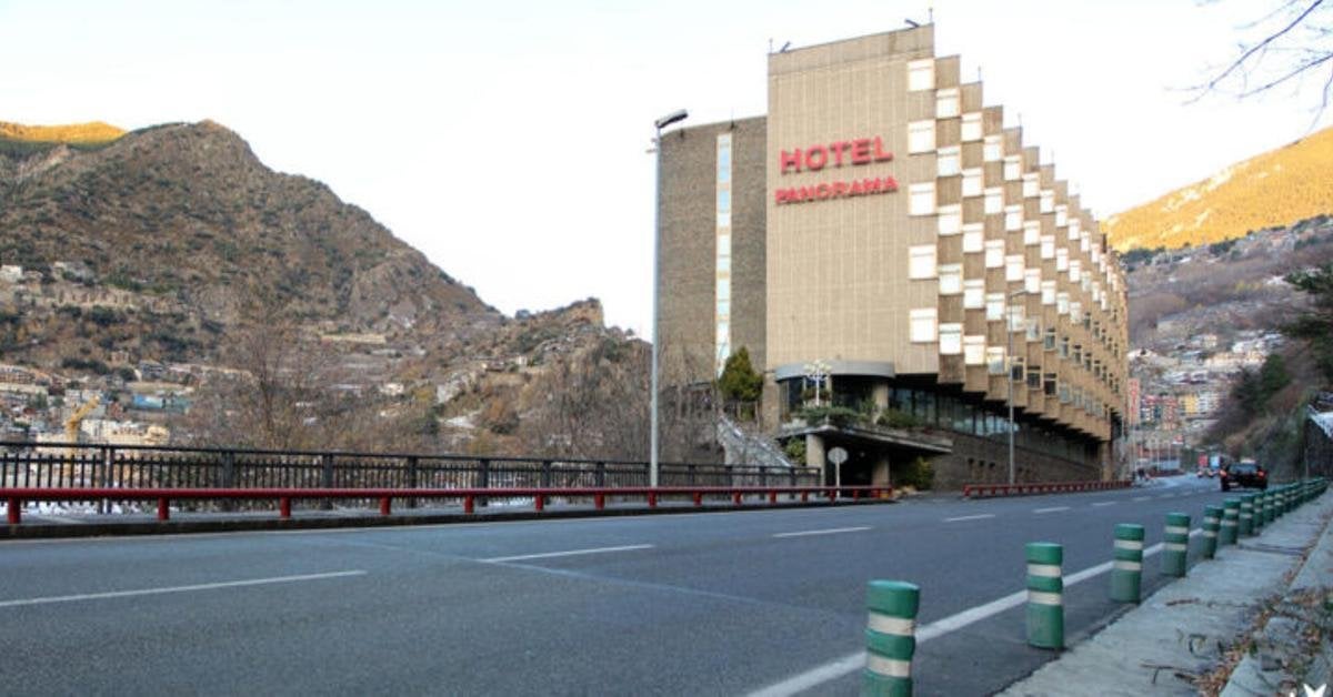L'atropellen en travessar la carretera de l'Obac després d'aparcar indegudament davant l'hotel Panorama