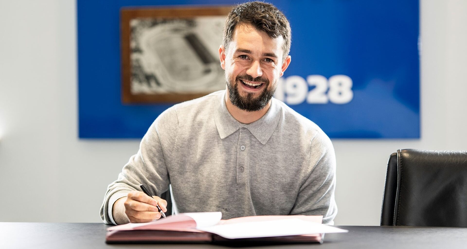 Knappen nehmen Amin Younes unter Vertrag