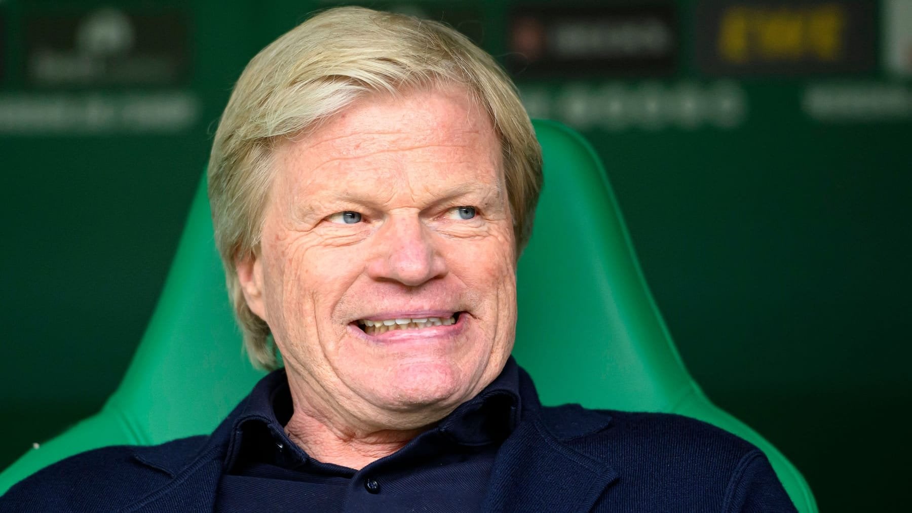 Oliver Kahn schießt nach Kritik von Matthäus zurück: "Die Spielergehälter des FC Bayern lagen sehr deutlich unter denen unserer CL-Hauptwettbewerber. Der „ewige Experte“ Lothar Matthäus hat offensichtlich nicht den Zugang zu den relevanten Fakten, um eine kompetente und fundierte Analyse zu treffen"