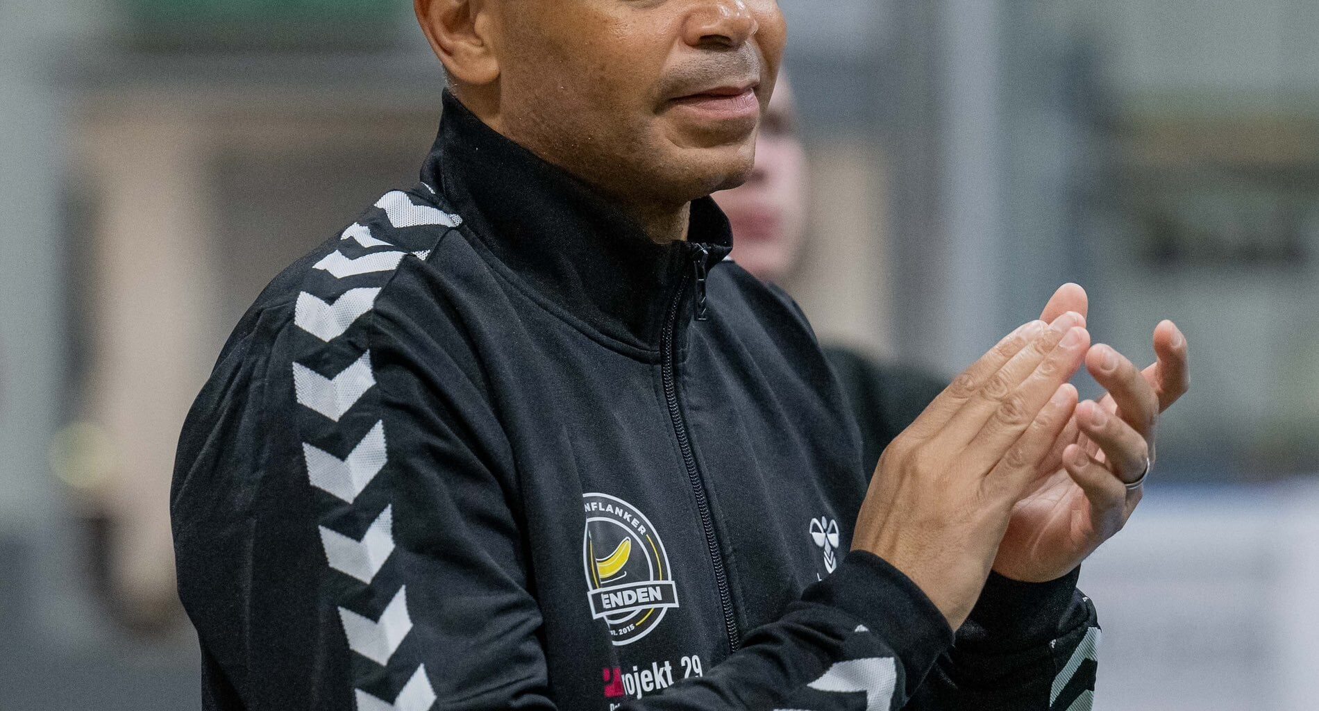 Michél Dinzey soll neuer Trainer beim KFC Uerdingen 05 werden! Eine neue Investorengruppe steht bereit und soll sportlich durch die Agentur „M-Soccermanagement“ beraten werden. Uerdingen (RL West) plant den Durchmarsch. Mehrere Spieler aus der zweiten und dritten Liga sollen kommen.