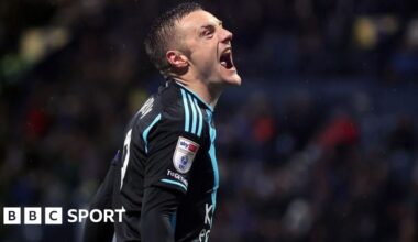 Jamie Vardy: Leicester City striker signs new one-year deal with the club