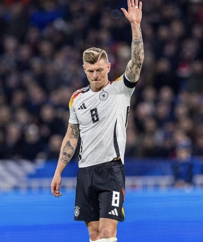 [Fabrizio Romano] Zero wrong passes in first half for Toni Kroos. 55/55 completed.
