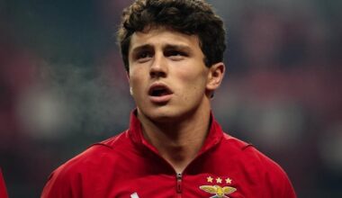 [Fabrizio Romano] A posição do Benfica sobre João Neves é 120M€ ou nada. Não há planos para negociações abaixo do valor da cláusula