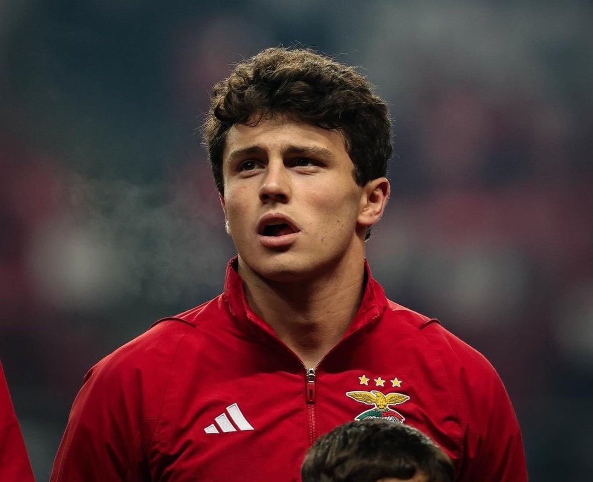 [Fabrizio Romano] A posição do Benfica sobre João Neves é 120M€ ou nada. Não há planos para negociações abaixo do valor da cláusula