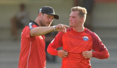 Marlon Ritter beim als Bénes-Ersatz beim HSV im Gespräch