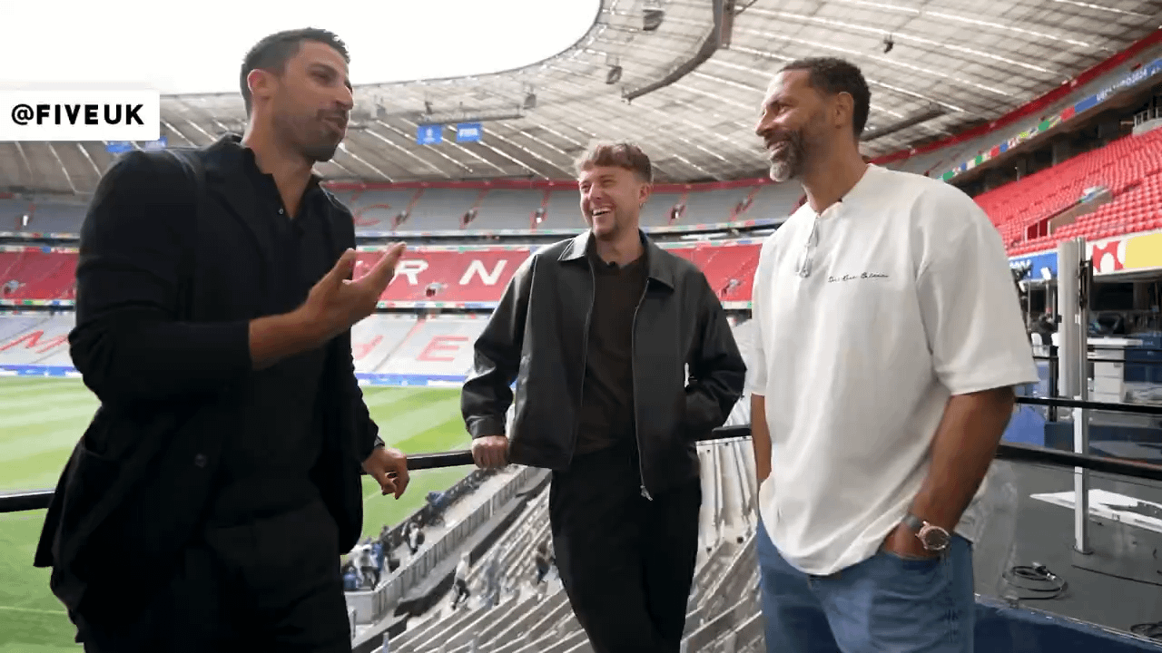[Five] Khedira (on Ronaldo): Chiesa had his phone in his hand and was walking into the gym - Cristiano looked at him like 'what are you doing and where are you going?' You don't need your phone, go in the gym and work. The quality of training when he came to Juventus, it was a different level."