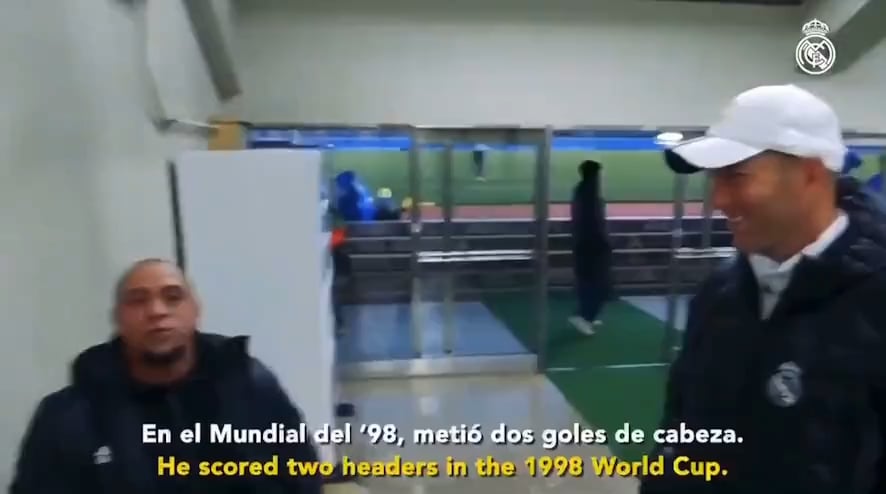Roberto Carlos and Zizou being bros. ❤