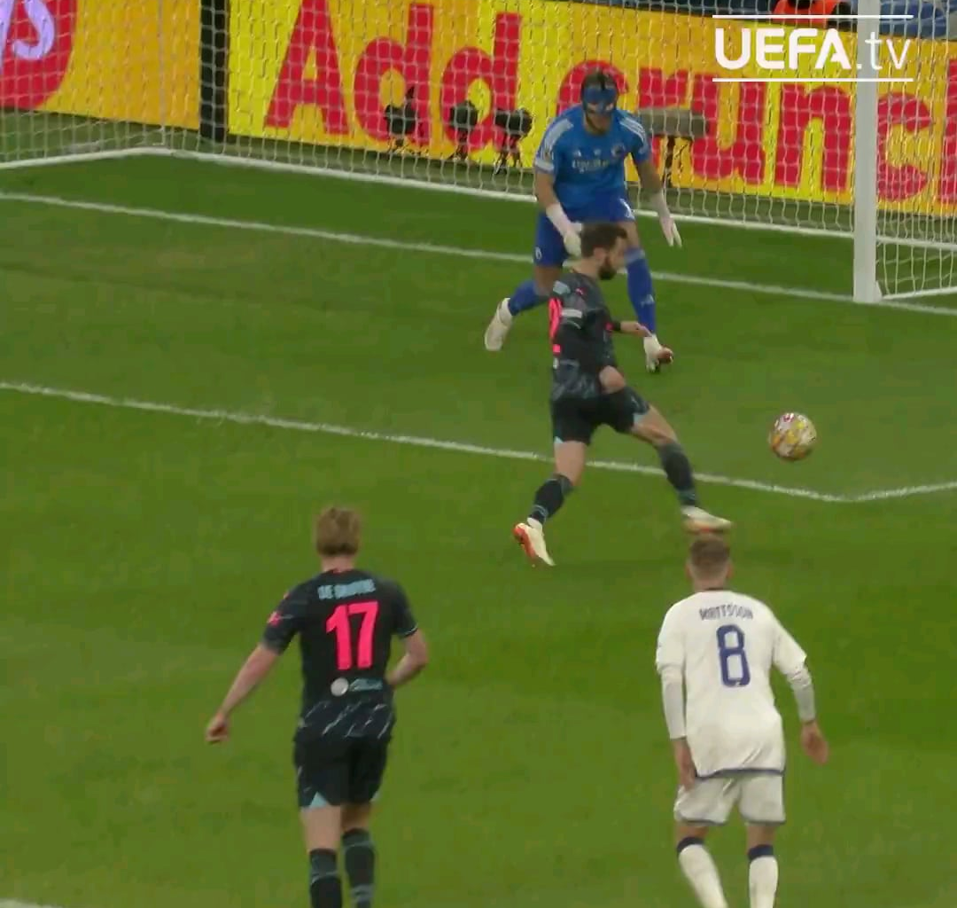 De Bruyne's dedicated assist 💪 Bernardo Silva's delicate finish 🪄