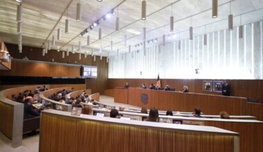 Demòcrates treu pit de la gestió en habitatge i l'oposició li reclama veure el projecte de llei Òmnibus