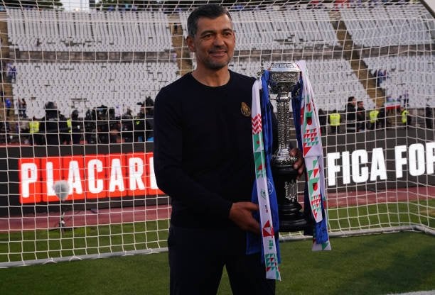 Paulo Sérgio (desde 10 de fevereiro de 2020) e Sérgio Conceição (desde 8 de junho de 2017) eram os treinadores há mais tempo num clube da Liga, até ontem.

Rúben Amorim lidera agora (desde 5 de março de 2020).
