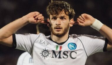 [Romano] Napoli president de Laurentiis has met with Kvaratskhelia and his agent today in Germany.  Napoli message to Kvara has been clear: no plans to let him leave this summer as he’s key player for Conte and the club.  Right after the Euros, Napoli will send new contract proposal.