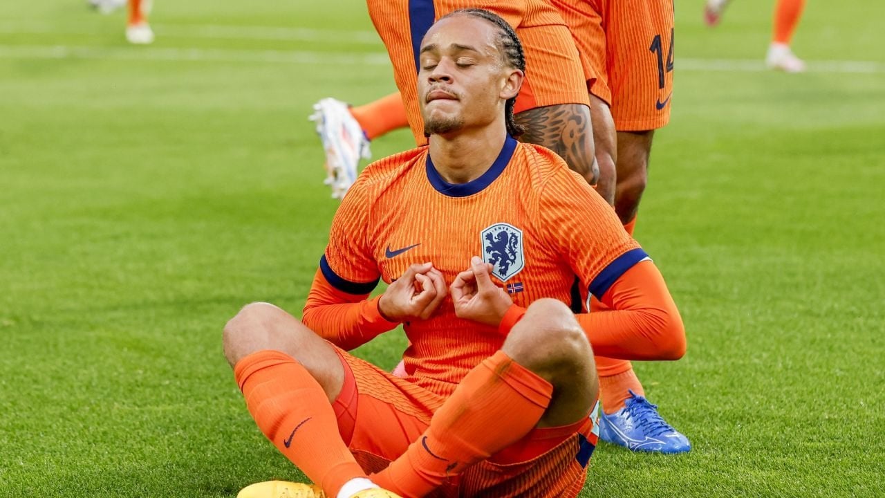 Bayern, Arsenal, Manchester United and Manchester City have contacted PSG over a potential sale of Xavi Simons. Simons would be happy to stay in the Bundesliga, as he's looking for stability after moving country three times in three years. A final decision will be made after the Euros [@lequipe]