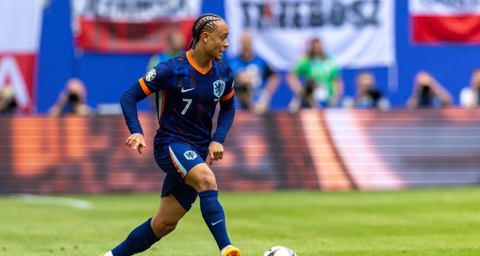 [SkySportsDE/Florian Plettenberg] Exclusive | There are concrete negotiations: FC Bayern are pushing to sign Xavi. Concrete talks about a loan with an obligation to buy of more than €60-70M. Bayern are optimistic about being able to finalize the deal.