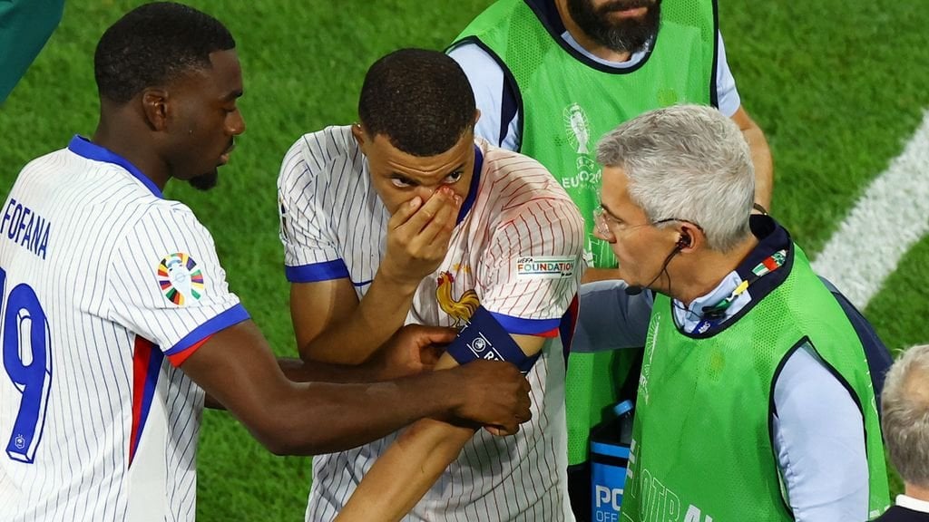 France narrowly beat Austria with 1-0 and equal Oranje's point tally