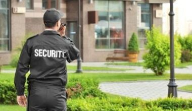 Urbanitzacions privades contracten seguretat privada per evitar petards en els jardins