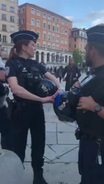 [Verbalisation abusives et arbitraires] FdP qui verbalisent une personne pour le port d'un pins "pasteque"