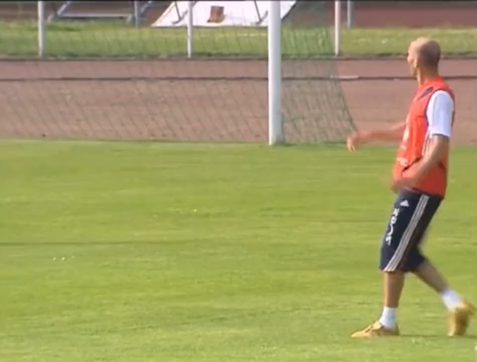 More of Zidane's First touch.