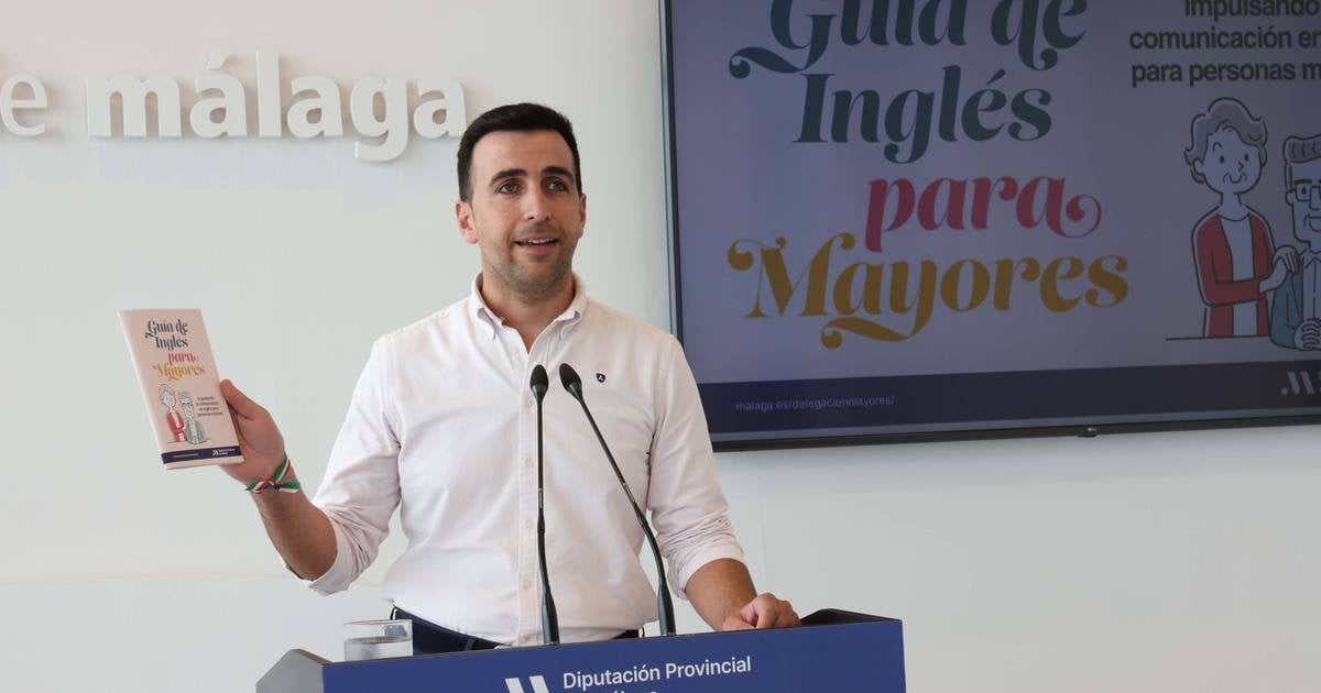 Impulsan un proyecto para enseñar inglés a personas mayores que viven en los pueblos de Málaga: "Les ayudará a relacionarse con sus vecinos extranjeros"