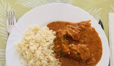 À midi, j’avais cuisiné un sauté de veau au paprika. 🌶️ Je suis heureuse d’être enfin sortie de l’hôpital et de retrouver mes fourneaux après plus de trois semaines. Le plat était pour mes ami·e·s car, pour moi, c’est régime obligatoire. 😭 L’essentiel, c’est que la recette ait été appréciée. 😉