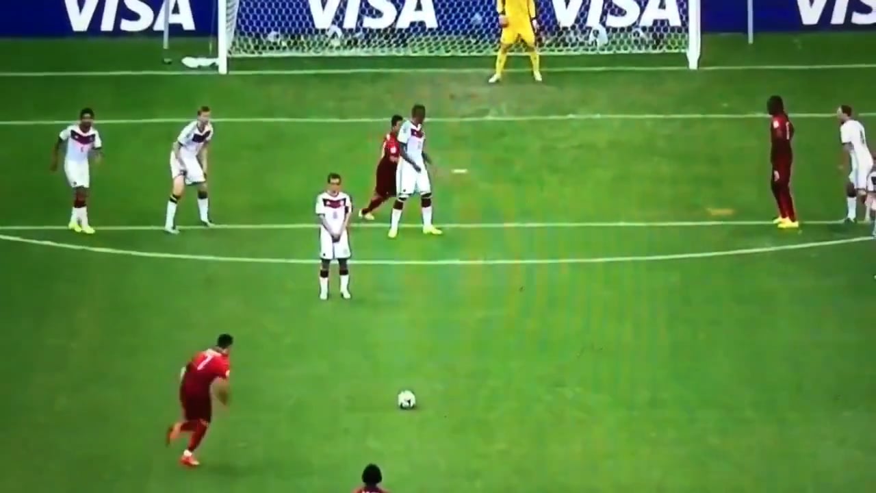10 years ago today at 2014 World Cup, Cristiano Ronaldo took a free kick vs Germany. Germany only put Philip Lahm, the shortest guy on the field who’s 1.70m (5.7 ft), to form a wall. Cristiano still hit the wall