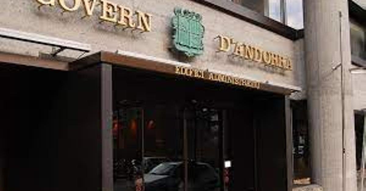 Govern retira la residència a un home per passar tres anys al Marroc per problemes familiars